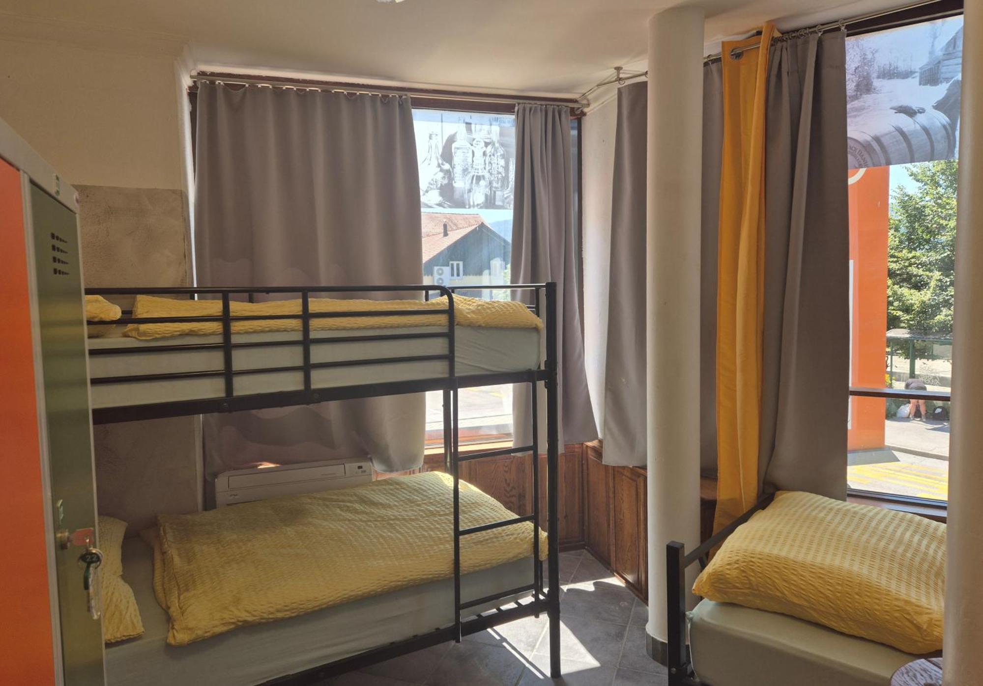 Bled Lesce Station Rooms And Beds Екстер'єр фото
