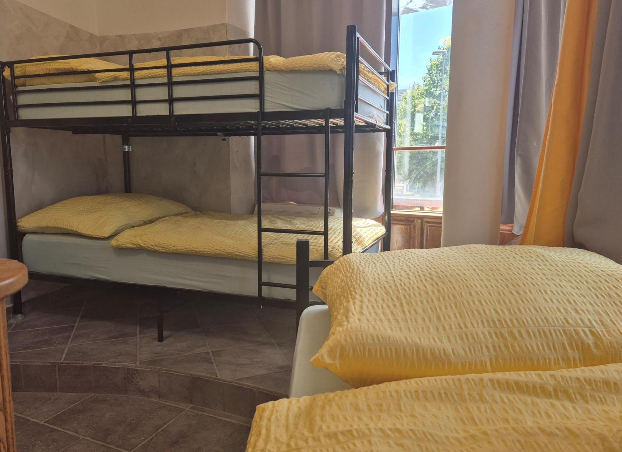 Bled Lesce Station Rooms And Beds Екстер'єр фото